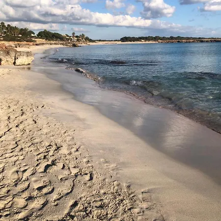 Acogedora Casa Unifamiliar Junto A La Playa Appartamento Cala en Bosch