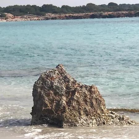 Acogedora Casa Unifamiliar Junto A La Playa Cala en Bosc