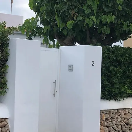 Acogedora Casa Unifamiliar Junto A La Playa Lejlighed Cala en Bosc