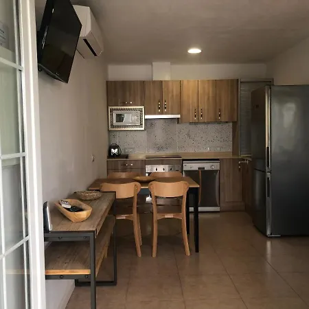 Acogedora Casa Unifamiliar Junto A La Playa Appartamento Cala en Bosch